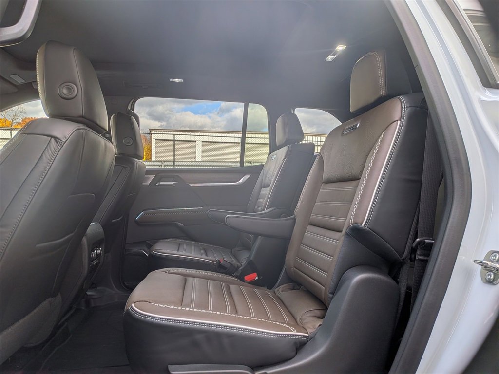 New 2026 GMC Acadia Denali Ultimate w/ LPO, Floor Liner Package image 9