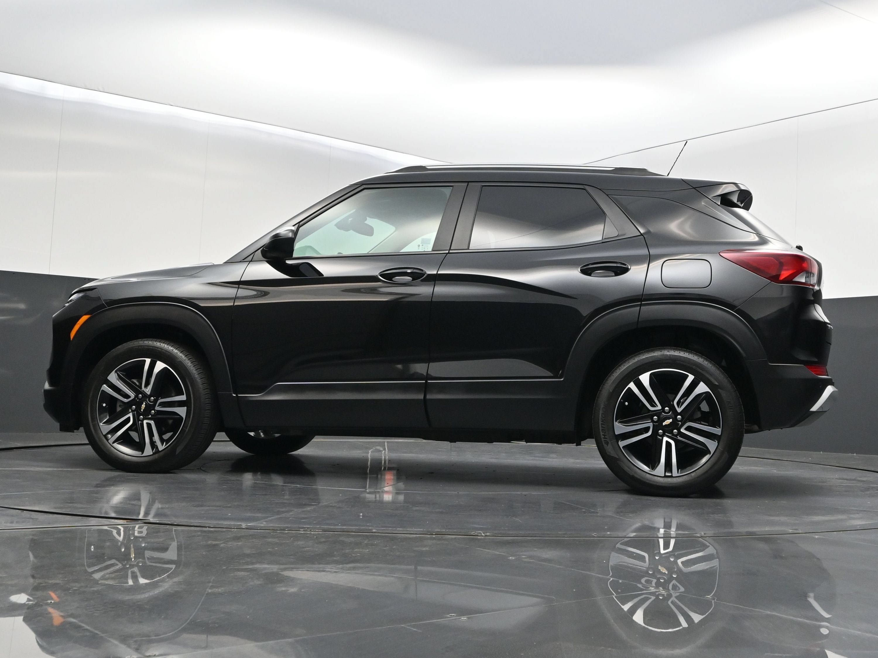 Certified 2025 Chevrolet TrailBlazer LT w/ Convenience Package FWD image 41
