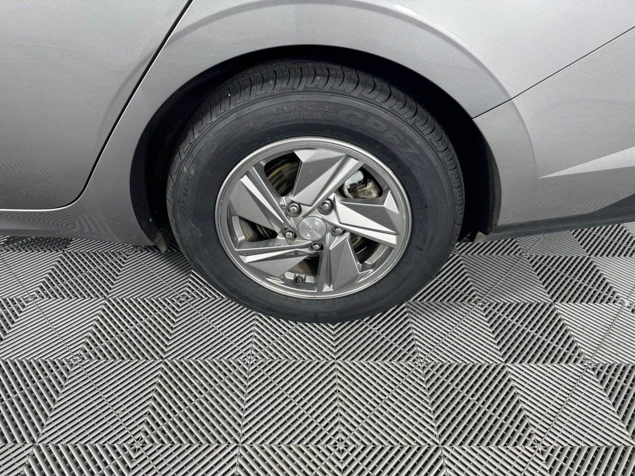 Used 2025 Hyundai Elantra SE image 30