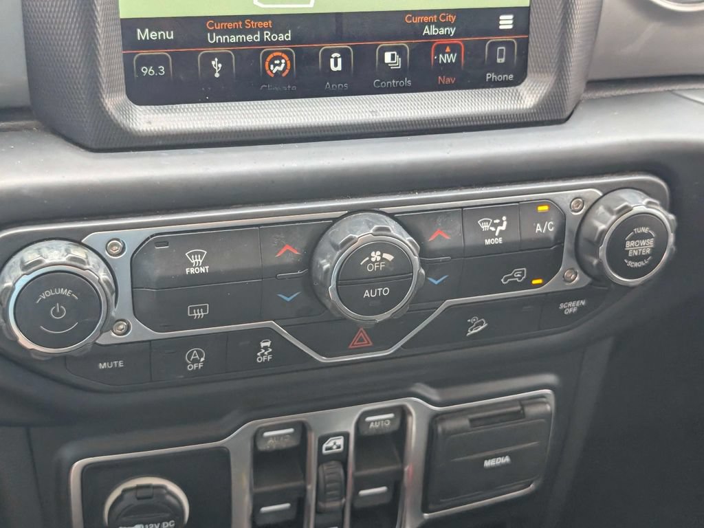 Used 2019 Jeep Wrangler Unlimited Sahara w/ Uconnect 4C Nav & Sound Group AWD/4WD image 22