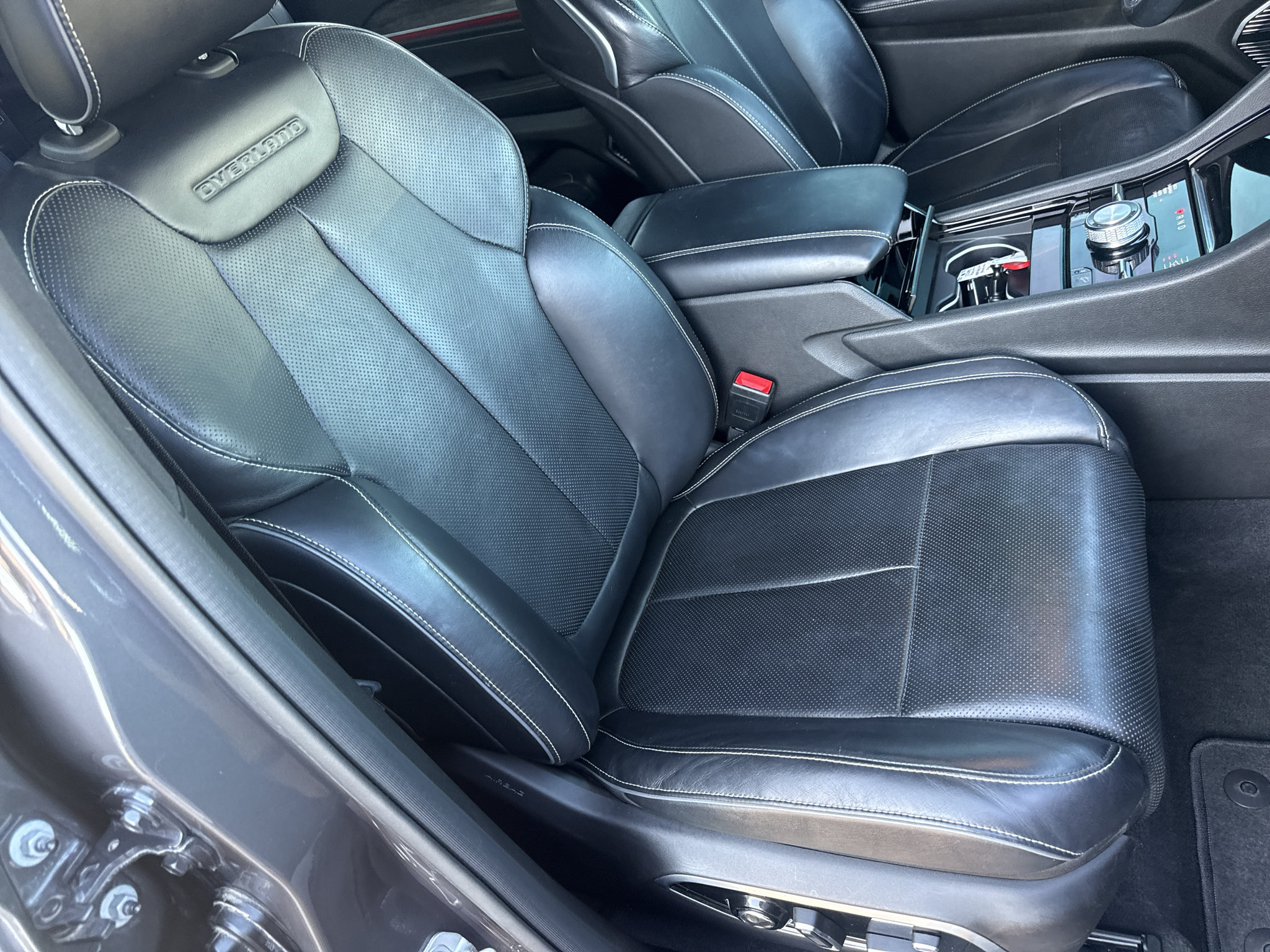 Used 2022 Jeep Grand Cherokee L Overland w/ Luxury Tech Group IV AWD/4WD image 19