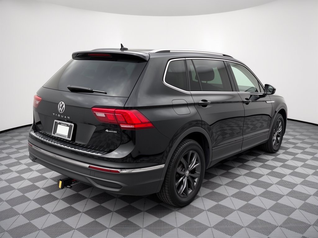 Used 2022 Volkswagen Tiguan SE w/ Panoramic Sunroof Package AWD/4WD image 9