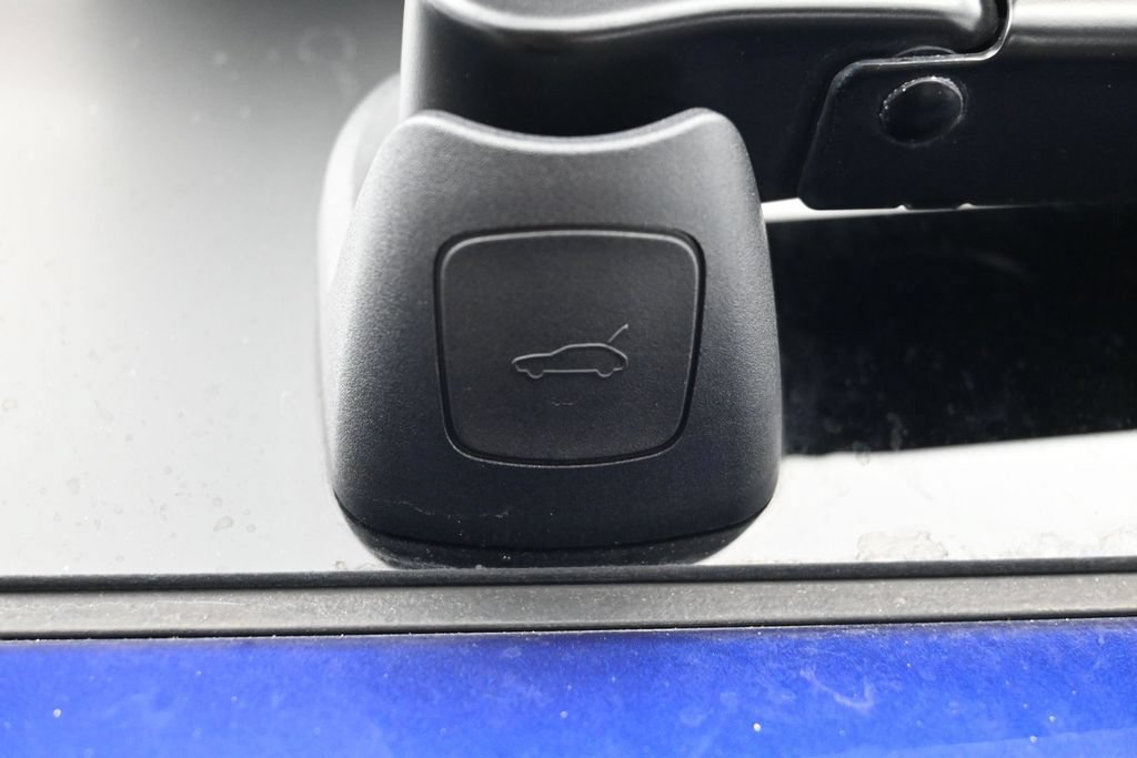 Certified 2023 Porsche Macan AWD/4WD image 29