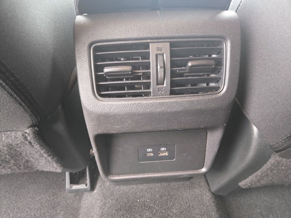 Used 2023 Nissan Rogue SV image 30