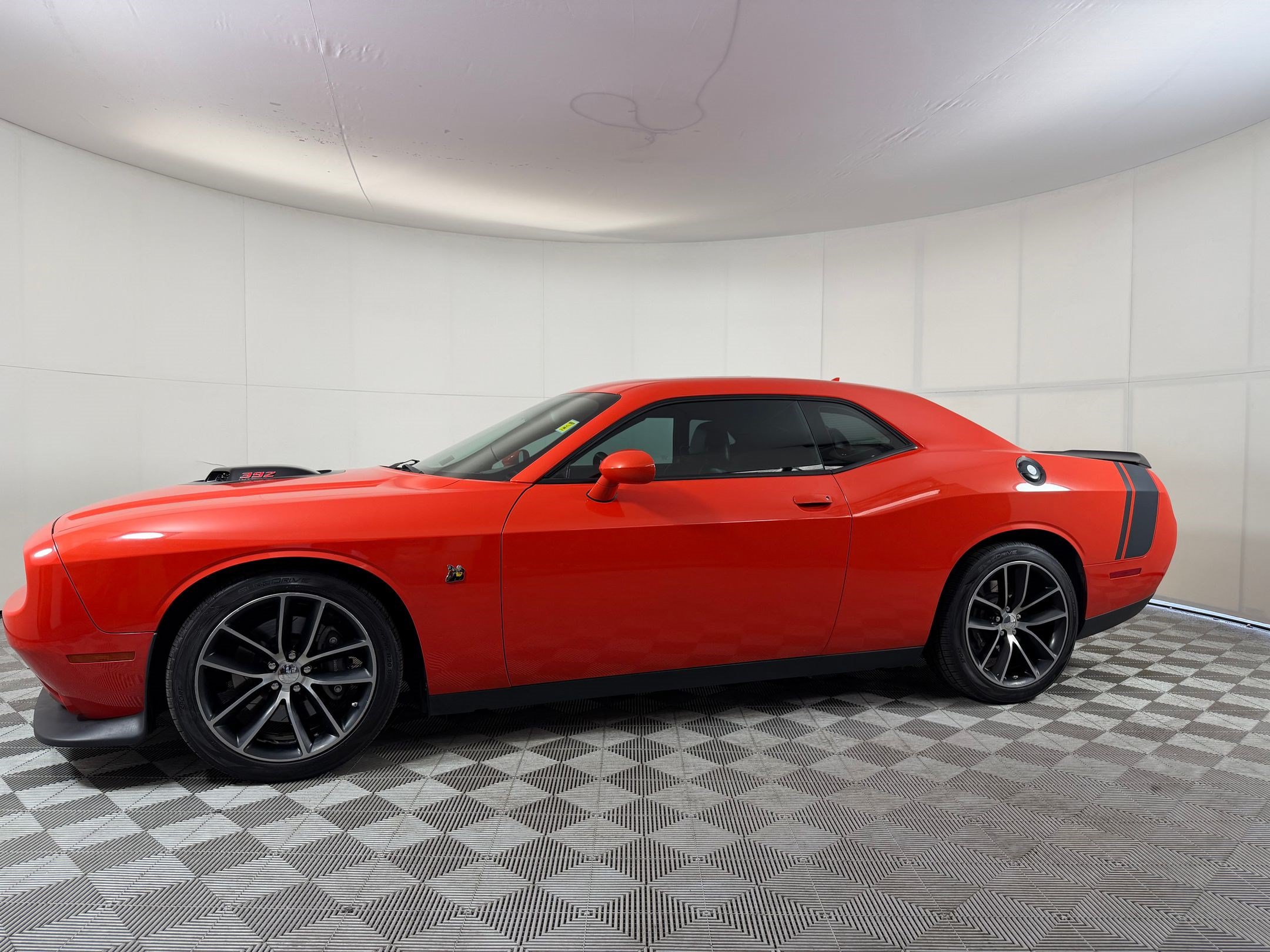 Used 2016 Dodge Challenger R/T Scat Pack RWD image 2