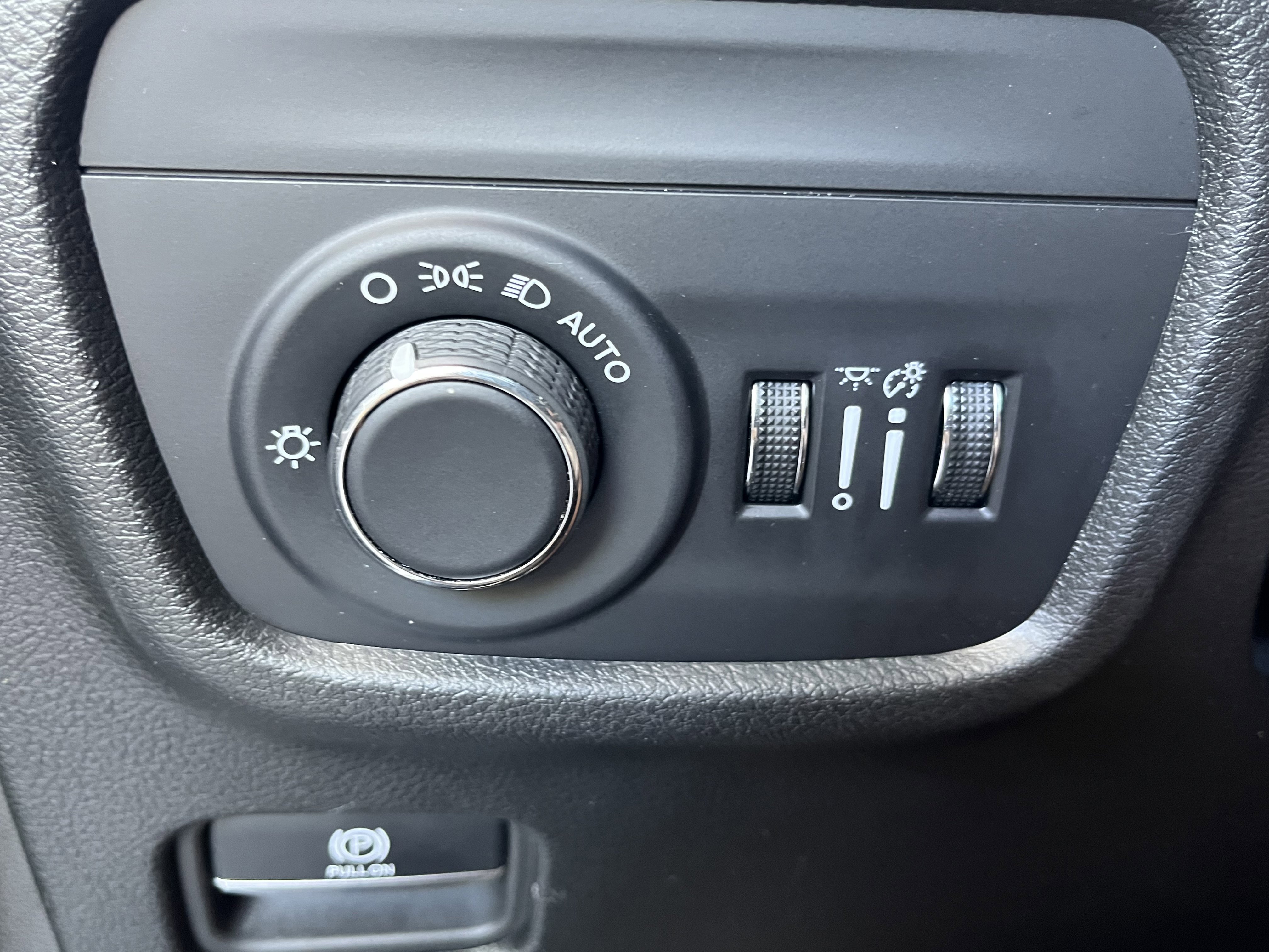 Used 2024 Jeep Grand Cherokee Altitude image 21