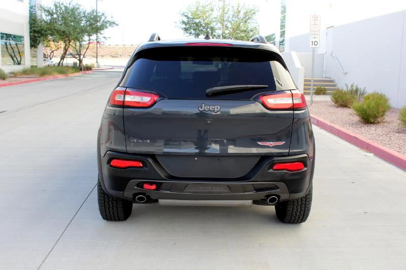 Used 2017 Jeep Cherokee Trailhawk image 6