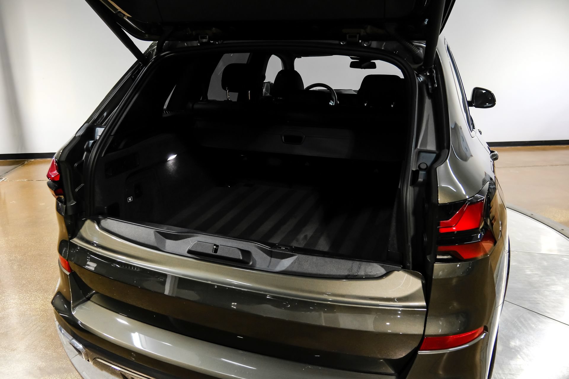 Used 2024 BMW X5 sDrive40i w/ M Sport Package RWD image 63
