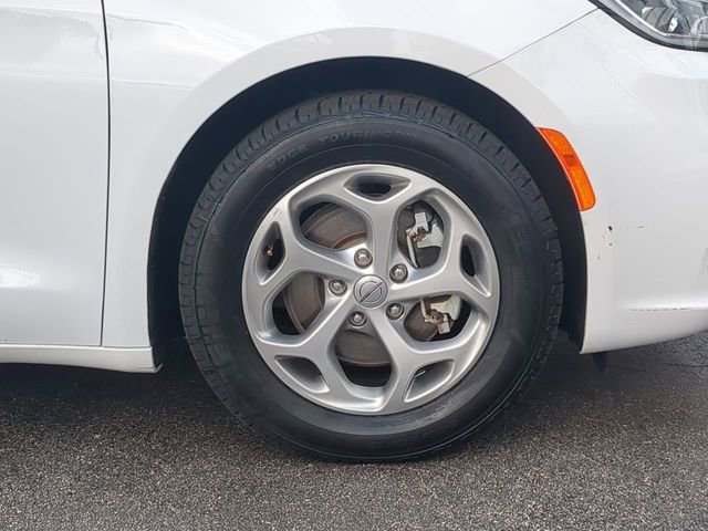 Used 2024 Chrysler Pacifica Limited image 11