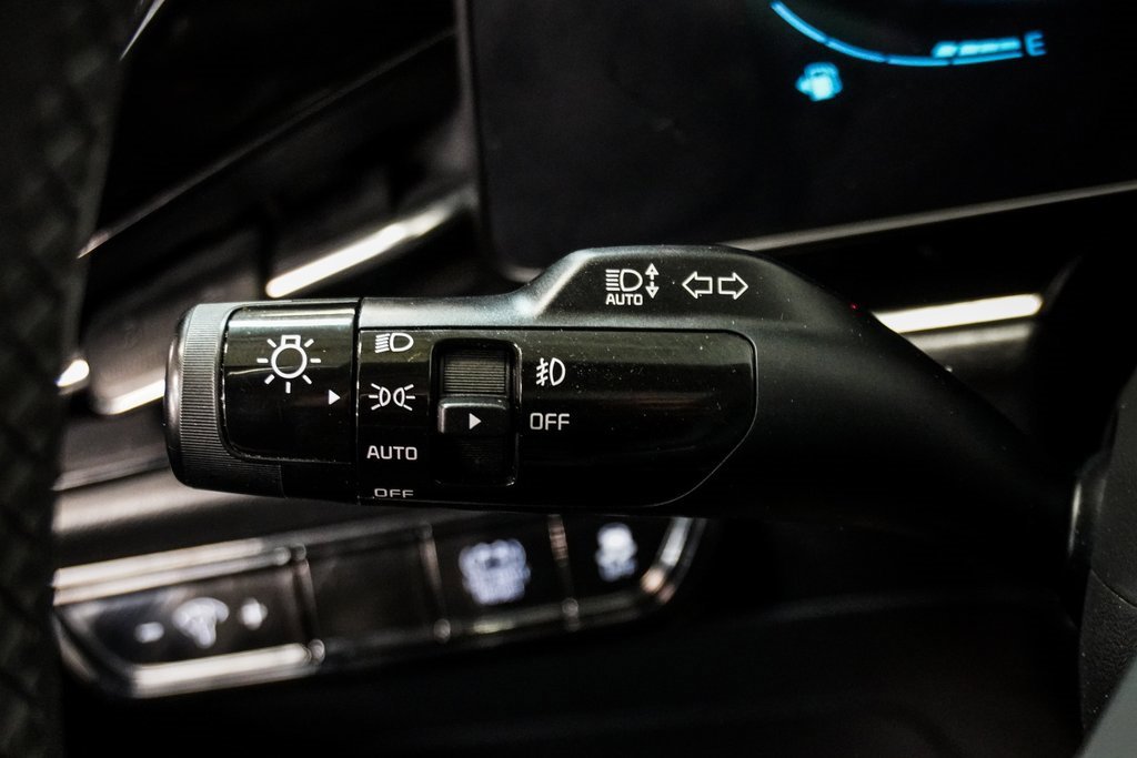 Used 2023 Kia Niro EX Touring image 21