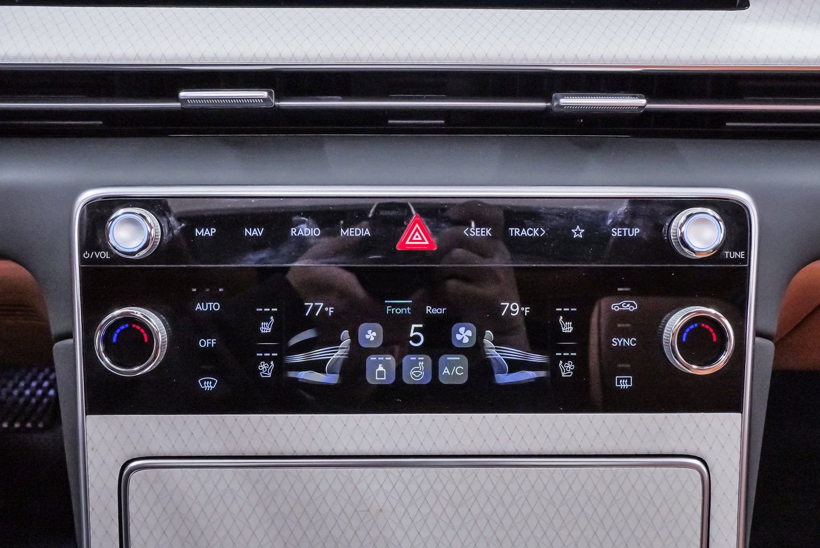 Certified 2025 Genesis GV80 3.5T Prestige image 19