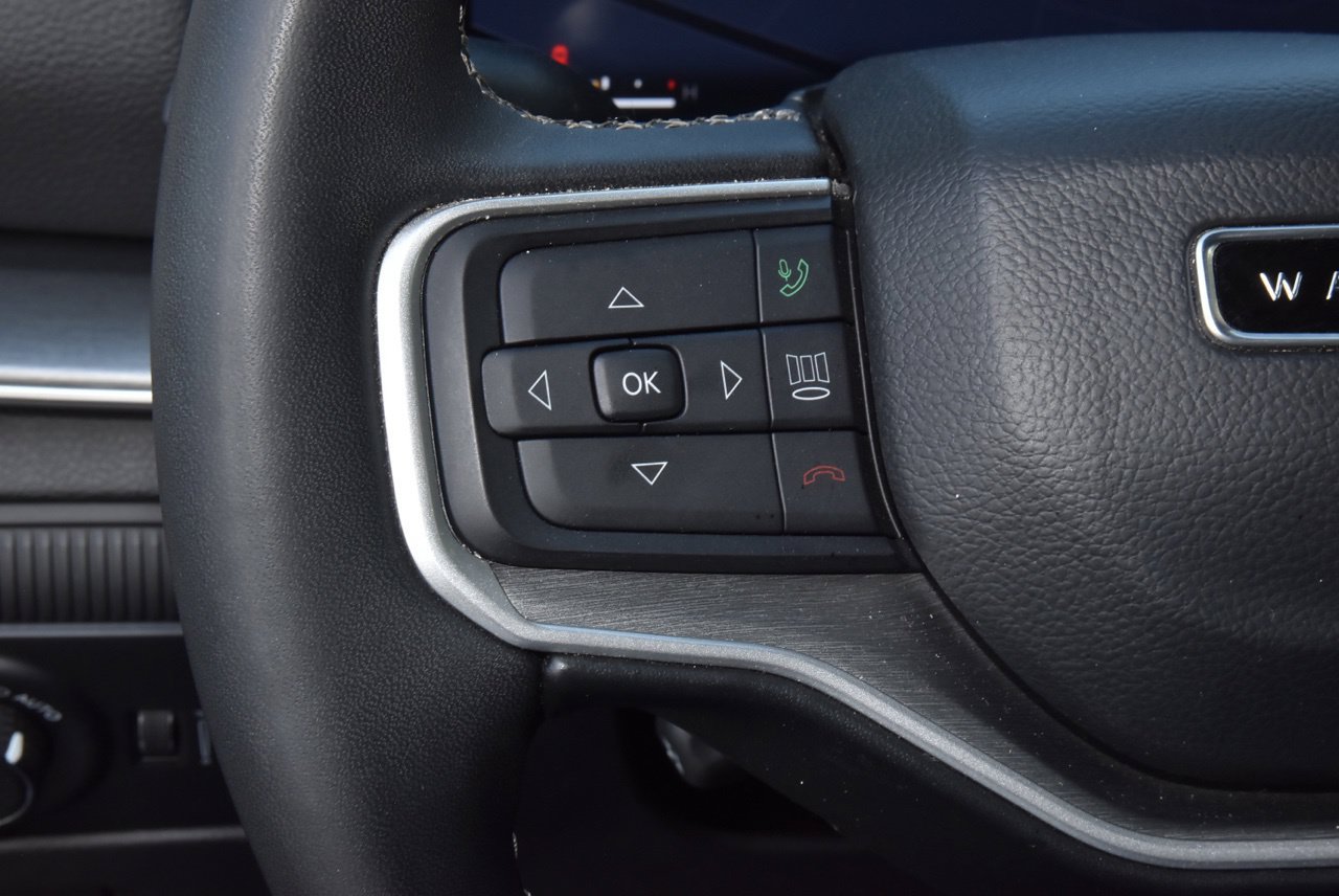 Used 2025 Jeep Wagoneer Series II AWD/4WD image 24
