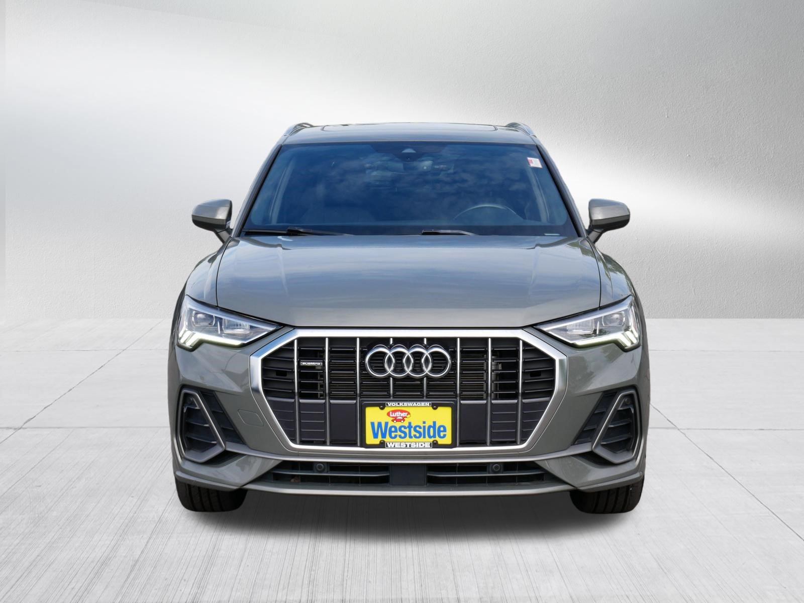 Used 2023 Audi Q3 2.0T Premium w/ Convenience Package AWD/4WD image 2