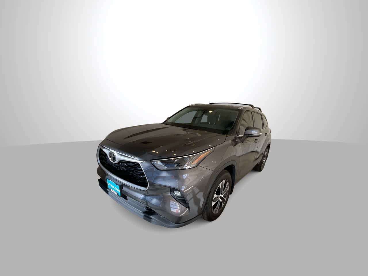 Used 2022 Toyota Highlander XLE AWD/4WD image 4