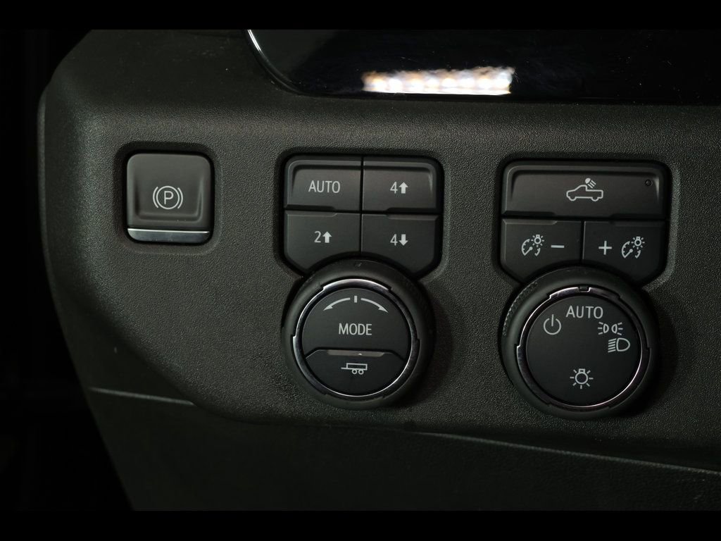Used 2022 Chevrolet Silverado 1500 LT w/ Z71 Off-Road Package AWD/4WD image 15