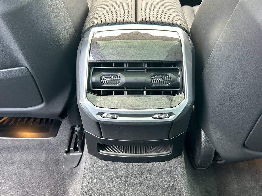 New 2026 BMW i7 M70 w/ Executive Package AWD/4WD image 34
