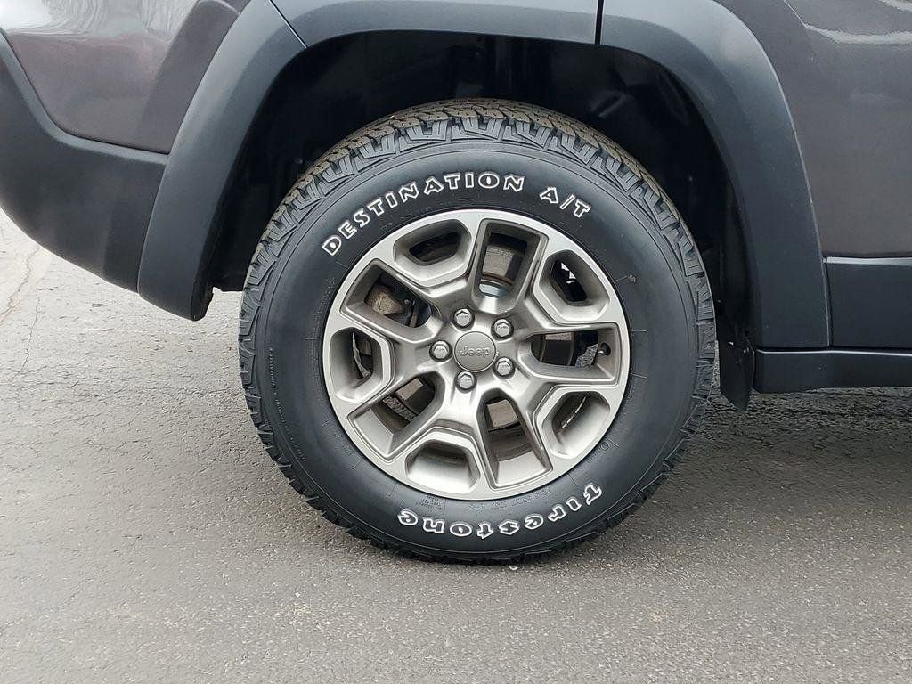 Used 2021 Jeep Cherokee Trailhawk w/ Comfort/Convenience Group image 33