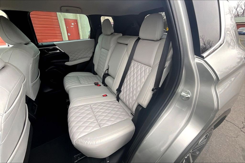 Used 2022 Mitsubishi Outlander SEL image 25