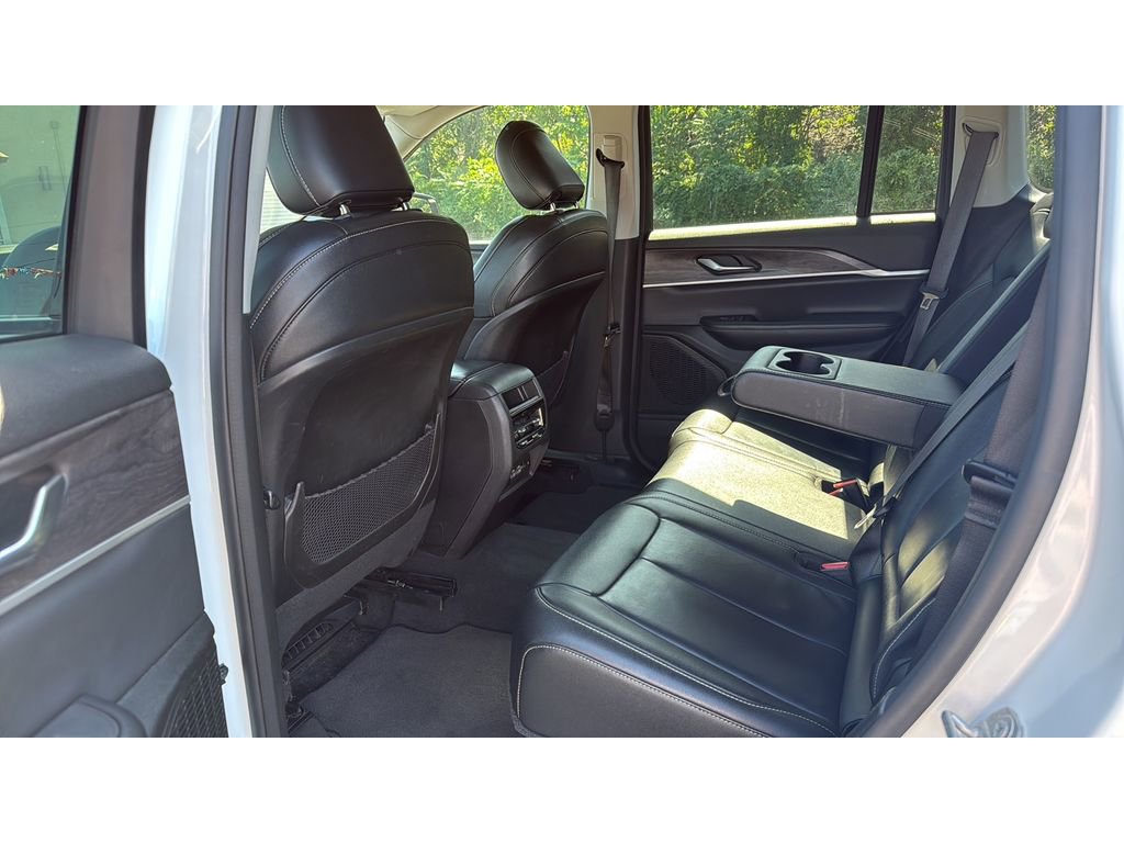 Used 2023 Jeep Grand Cherokee Limited image 23
