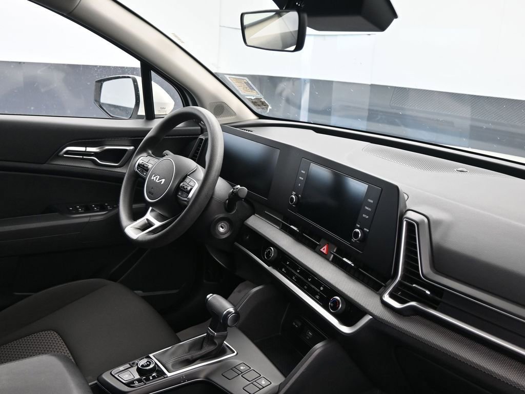 Used 2024 Kia Sportage LX image 12
