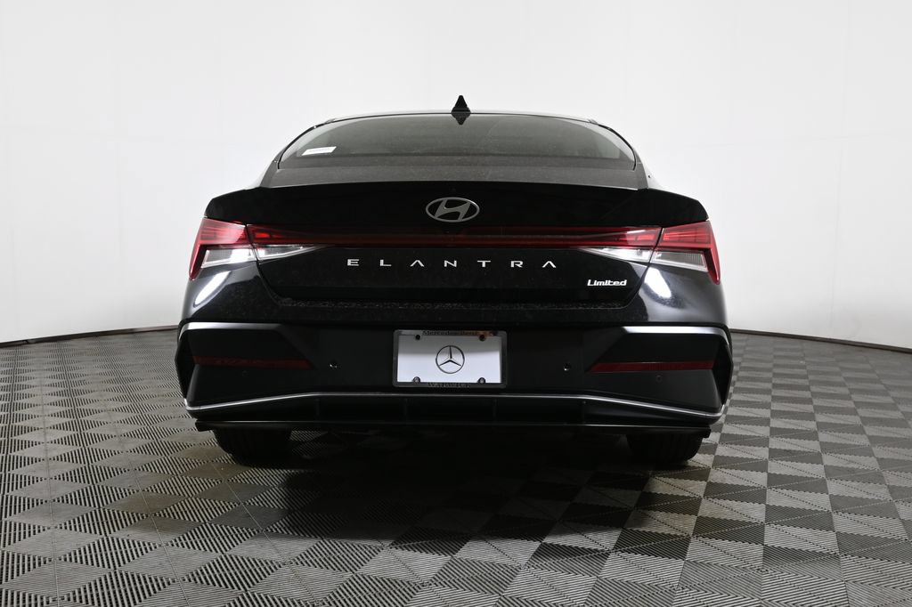 Used 2024 Hyundai Elantra Limited FWD image 10