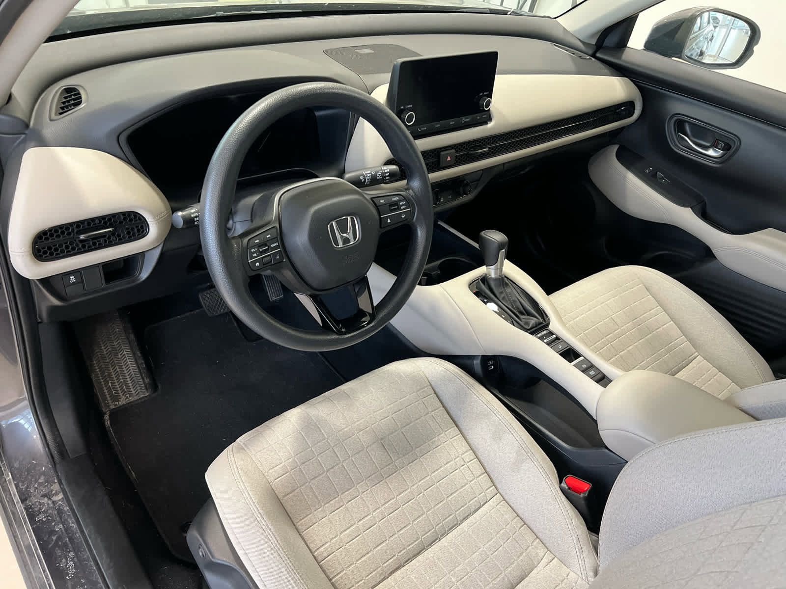 Used 2024 Honda HR-V LX image 13