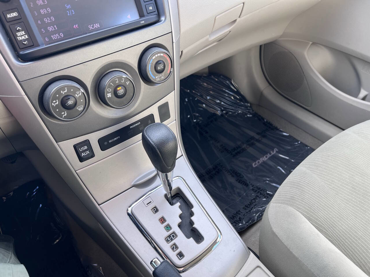 Used 2013 Toyota Corolla LE Special Edition image 16