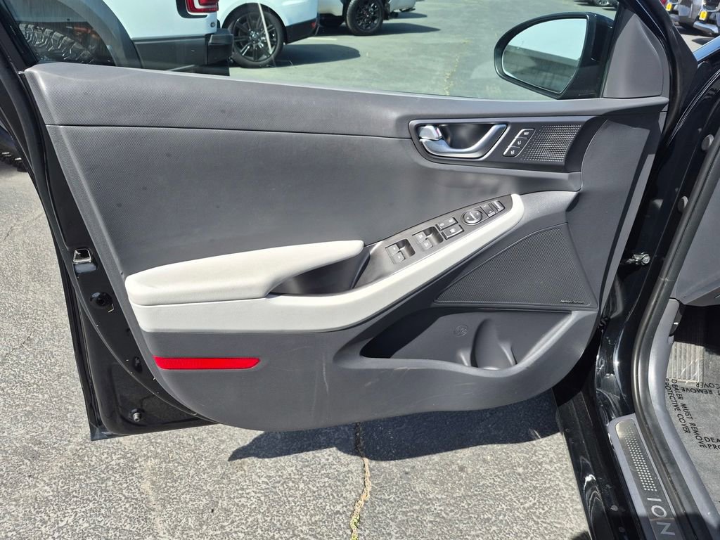 Used 2022 Hyundai Ioniq Limited image 18