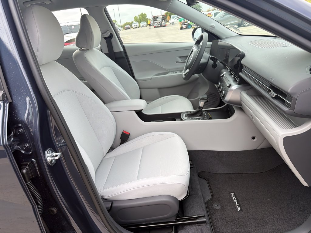 New 2027 Hyundai Kona SE FWD image 35