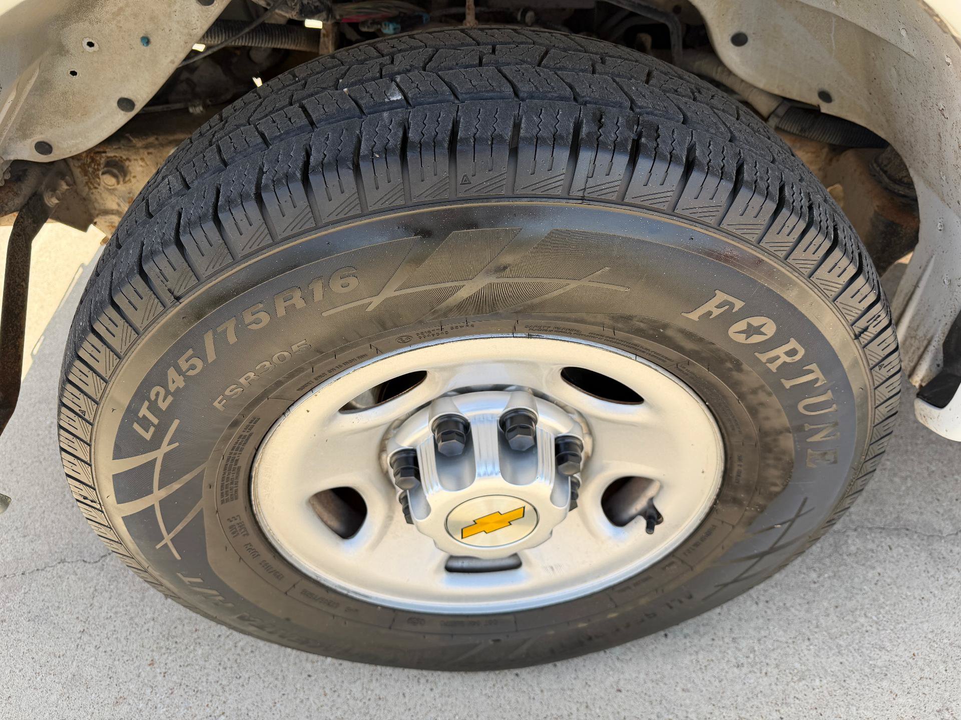 Used 2015 Chevrolet Express 2500 LT RWD image 9