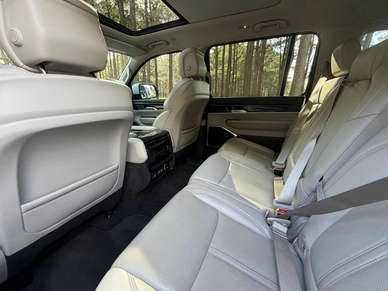 Used 2022 Jeep Wagoneer Series I w/ Premium Group I image 14