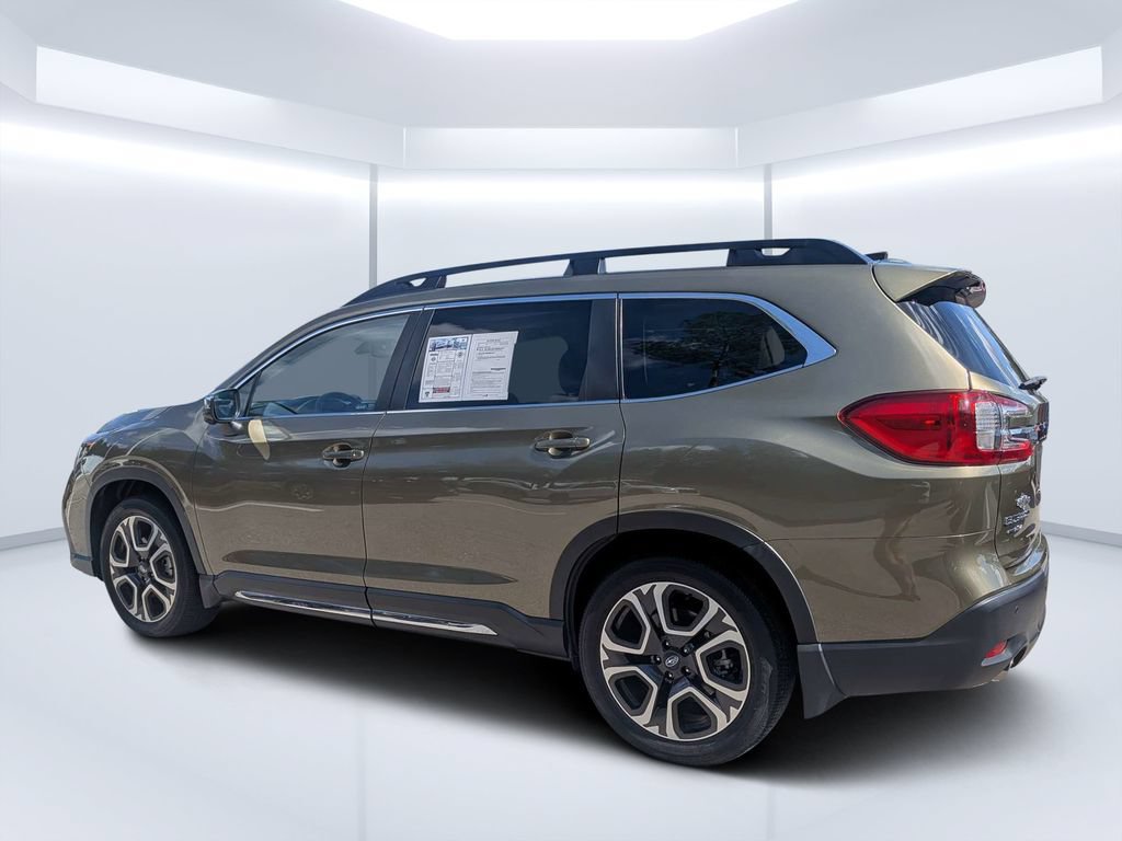 Used 2023 Subaru Ascent Limited w/ Technology Package AWD/4WD image 5
