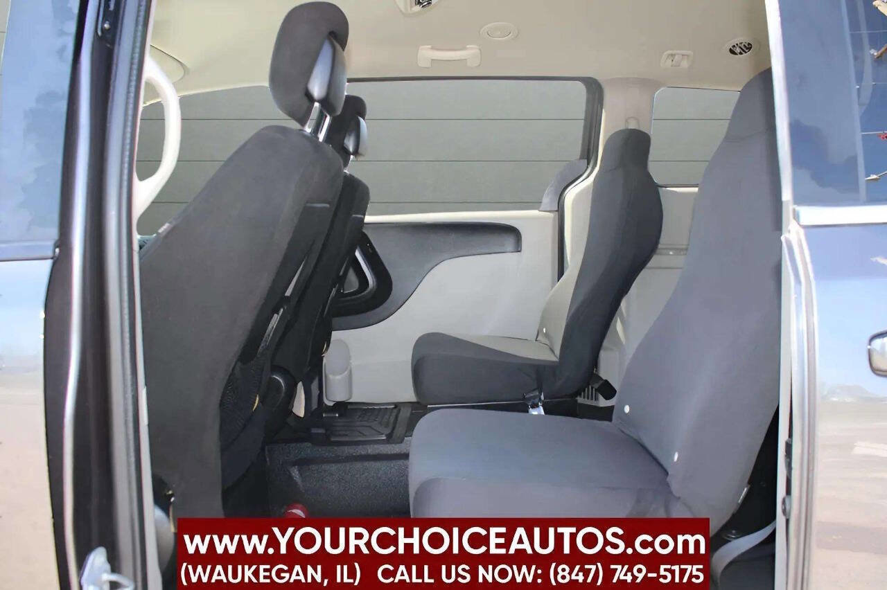 Used 2015 Dodge Grand Caravan SXT w/ Rear Park Assist Package FWD image 18