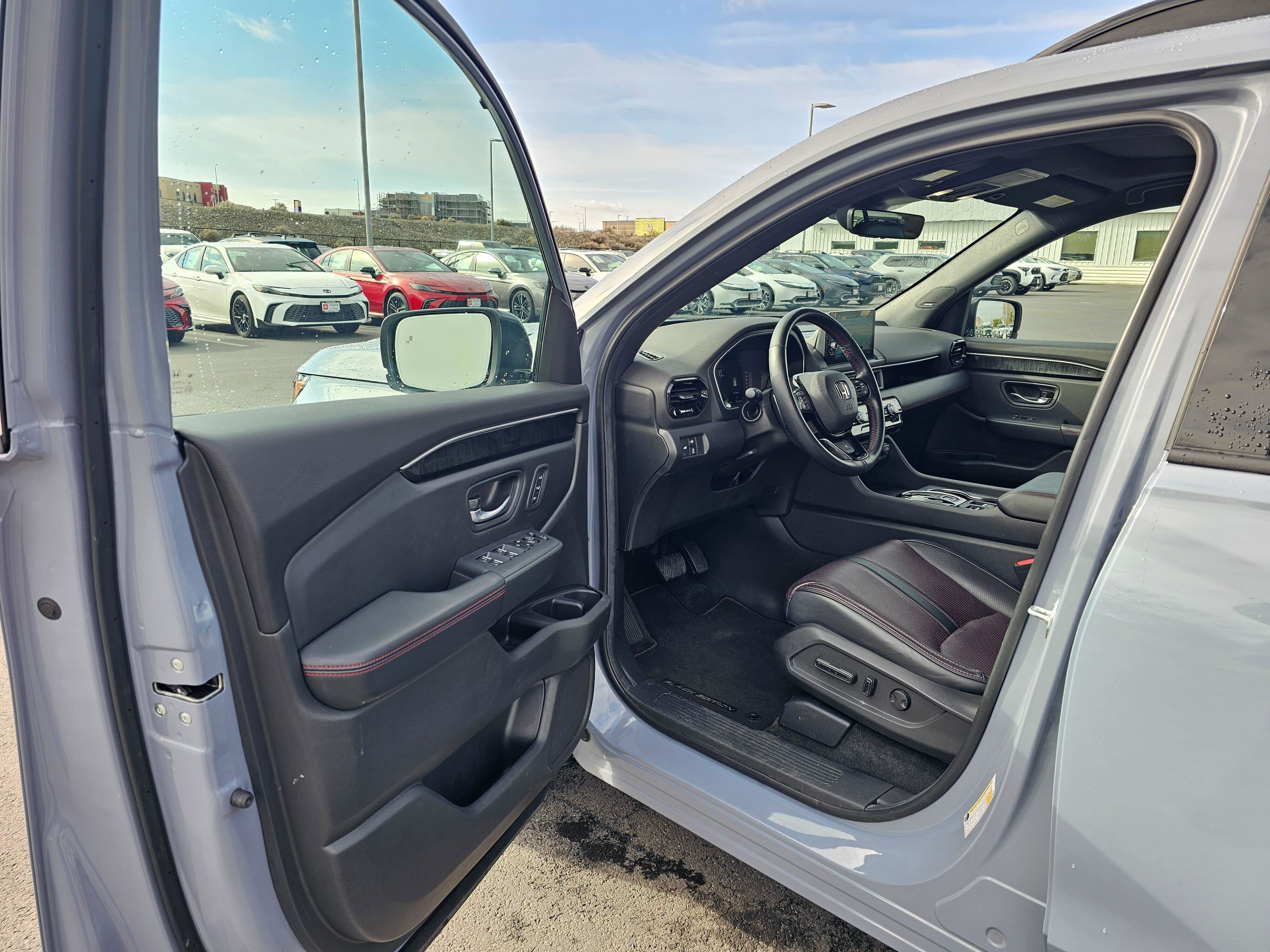 Used 2025 Honda Pilot Black Edition image 18