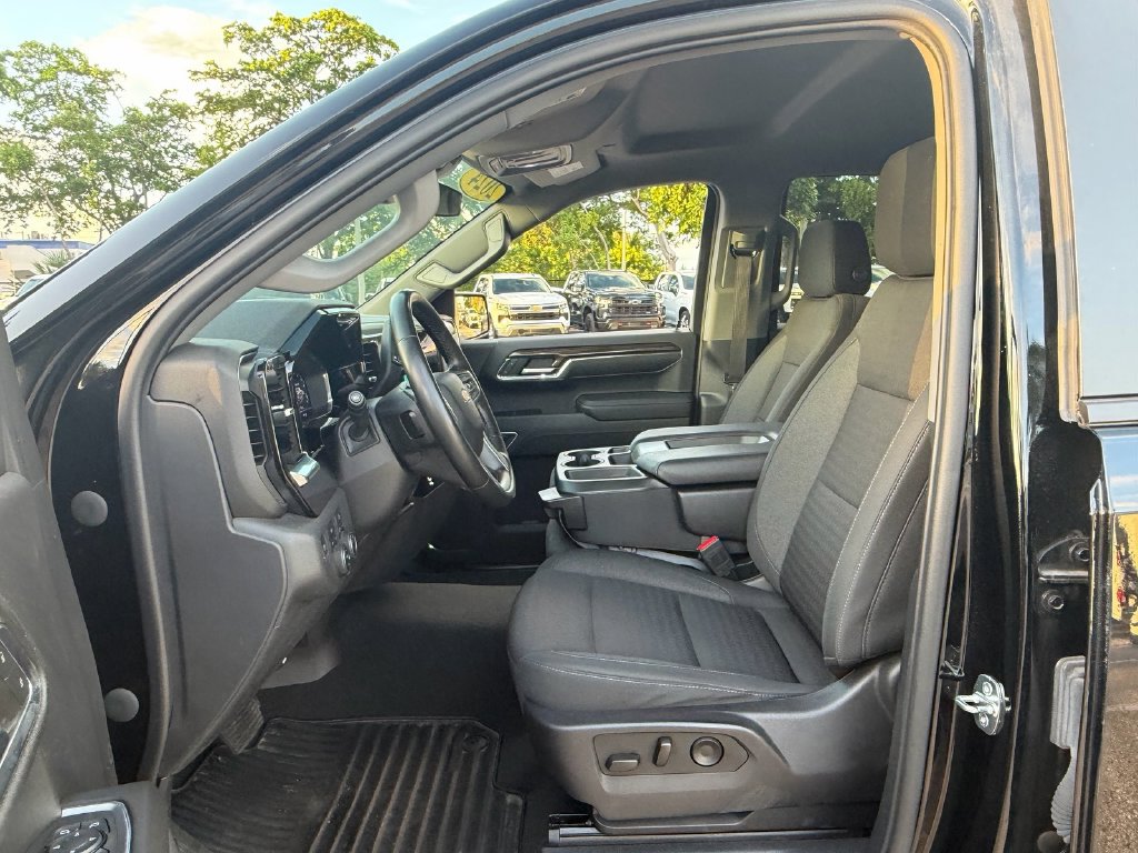 Used 2024 Chevrolet Silverado 1500 LT AWD/4WD image 9