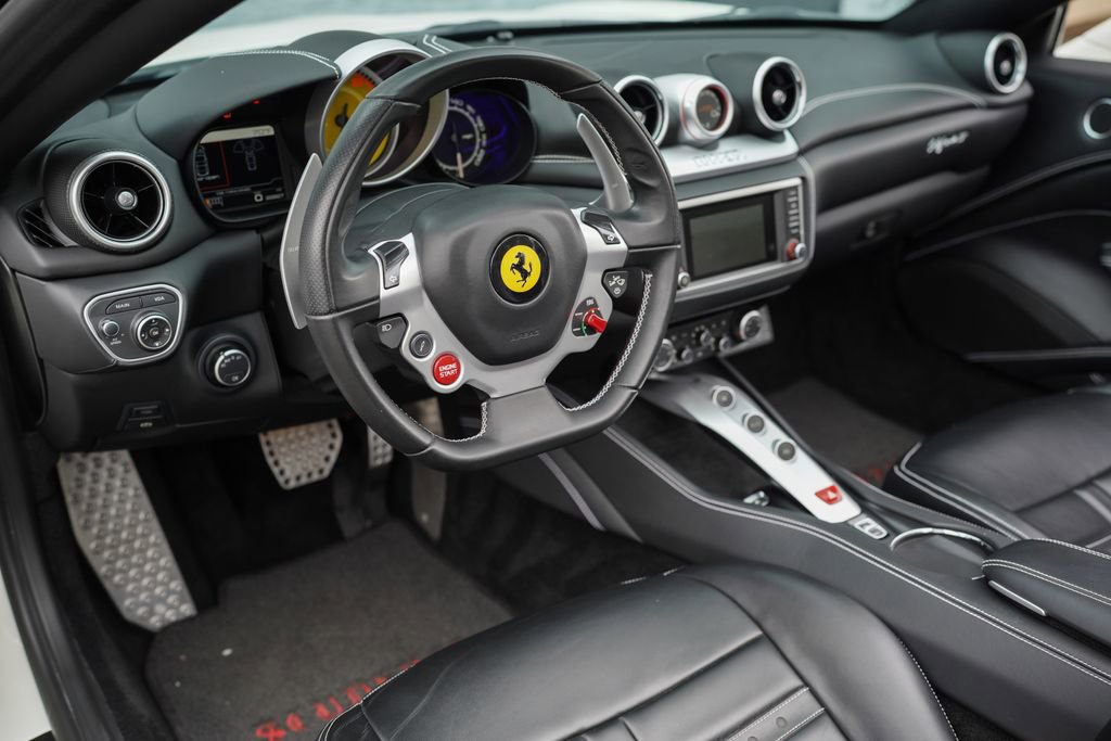 Used 2016 Ferrari California T image 21