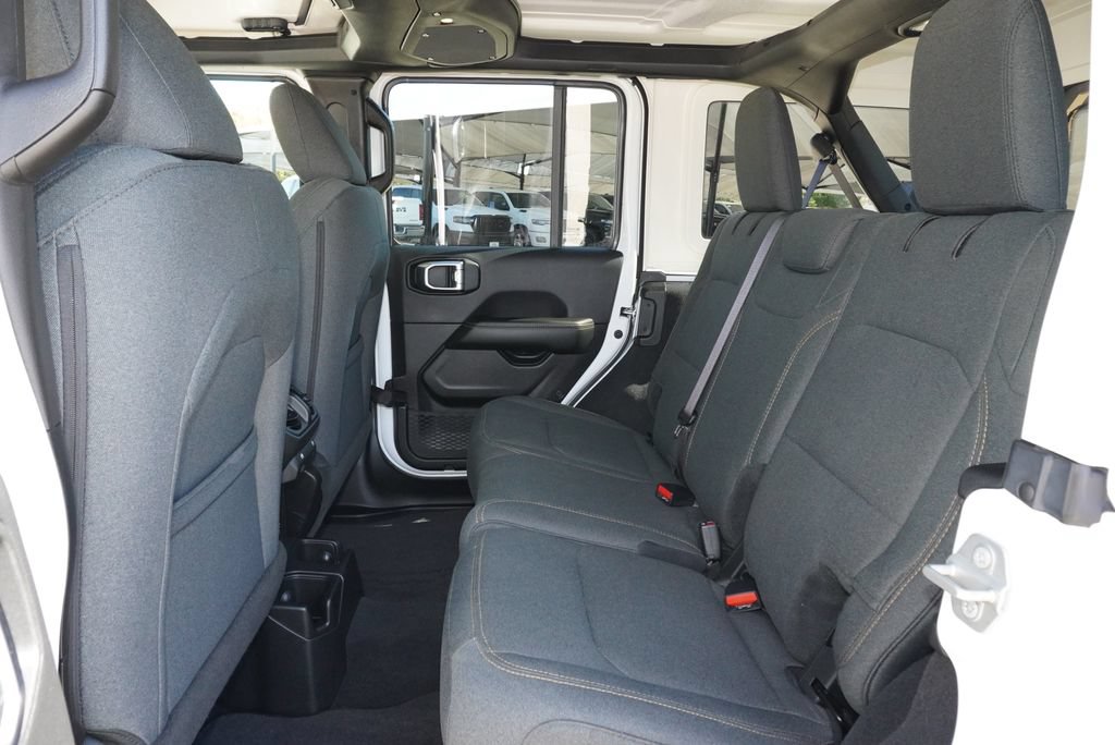 Used 2025 Jeep Wrangler Unlimited Sahara AWD/4WD image 27