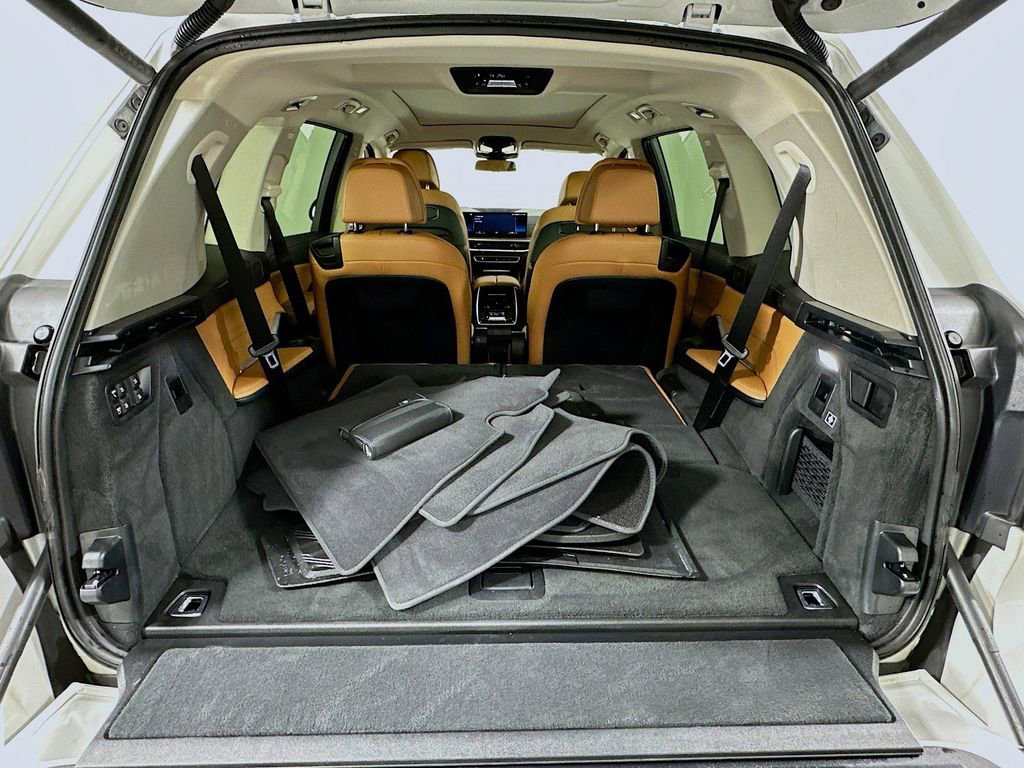 Used 2023 BMW X7 xDrive40i w/ Premium Package image 9