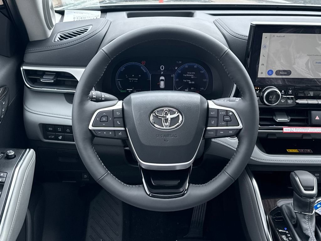 New 2026 Toyota Highlander Platinum image 12