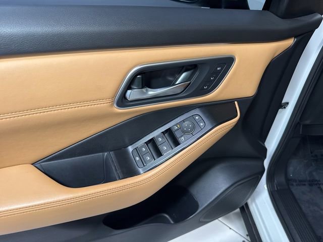 Used 2023 Nissan Rogue Platinum AWD/4WD image 13