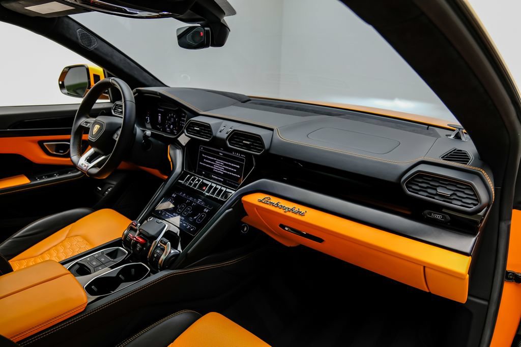Used 2022 Lamborghini Urus AWD/4WD image 13