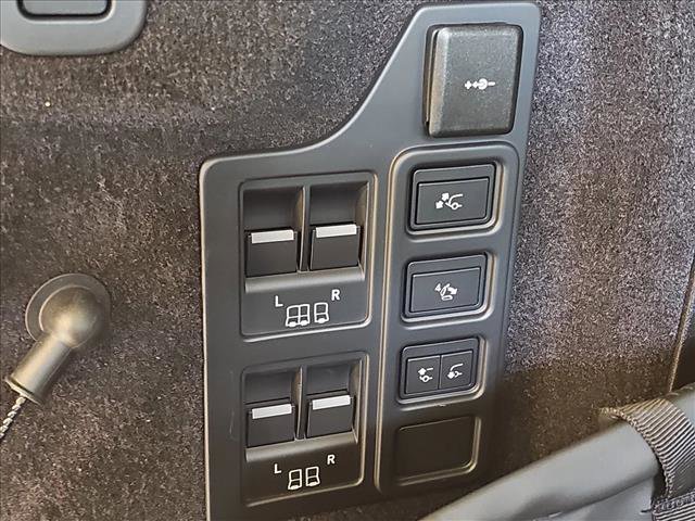 New 2025 Land Rover Discovery Dynamic SE image 14