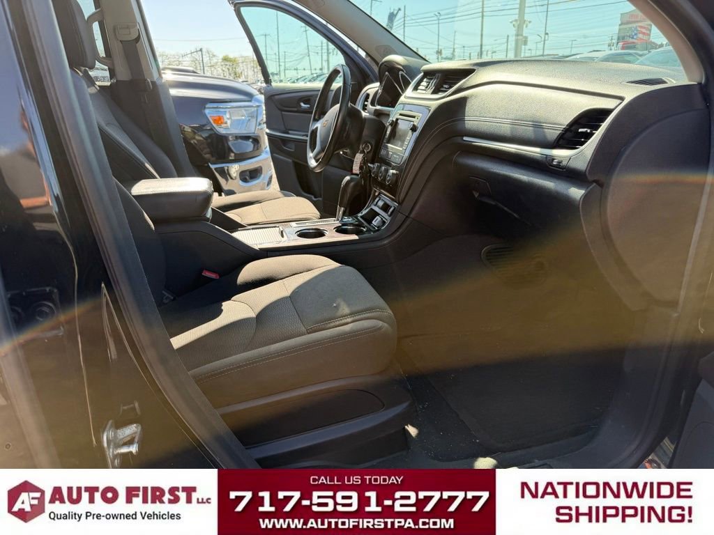 Used 2017 Chevrolet Traverse LT w/ Style and Technology Package AWD/4WD image 18
