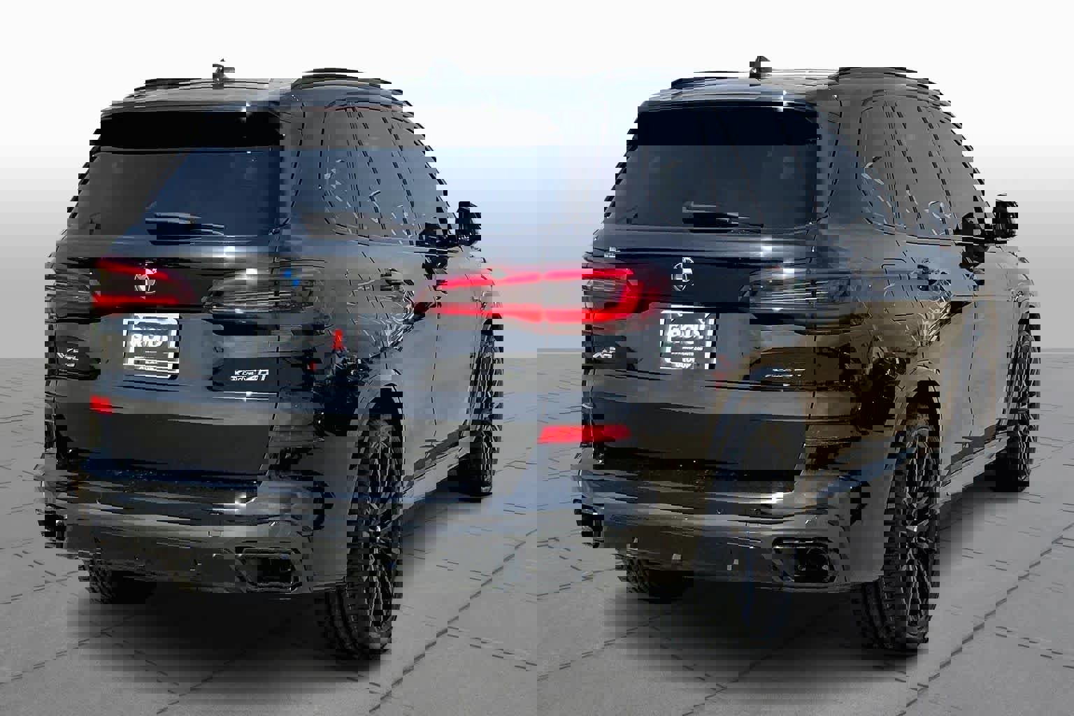 Used 2021 BMW X5 xDrive40i w/ M Sport Package image 12