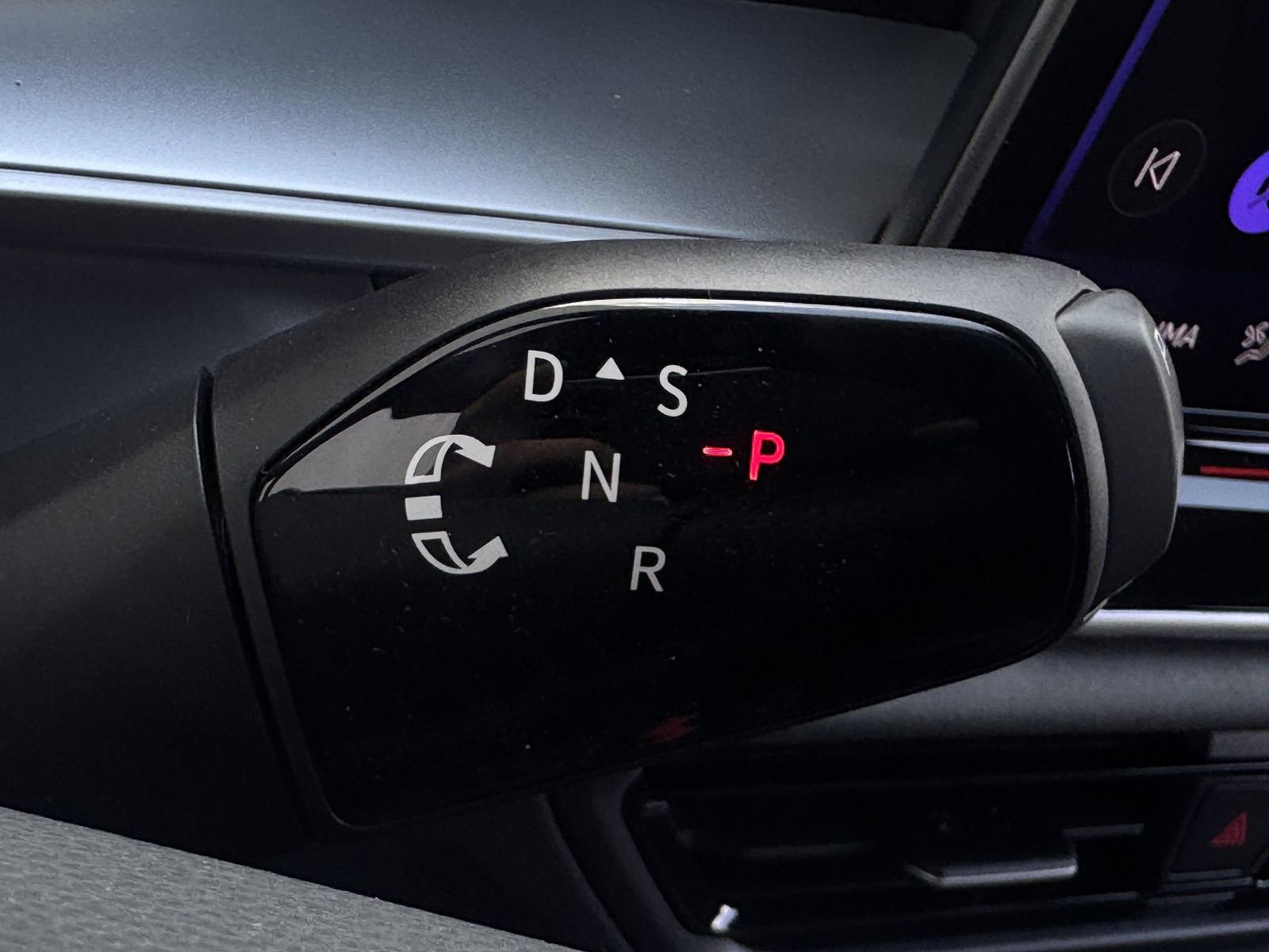 New 2026 Volkswagen Tiguan SE R-Line FWD image 21
