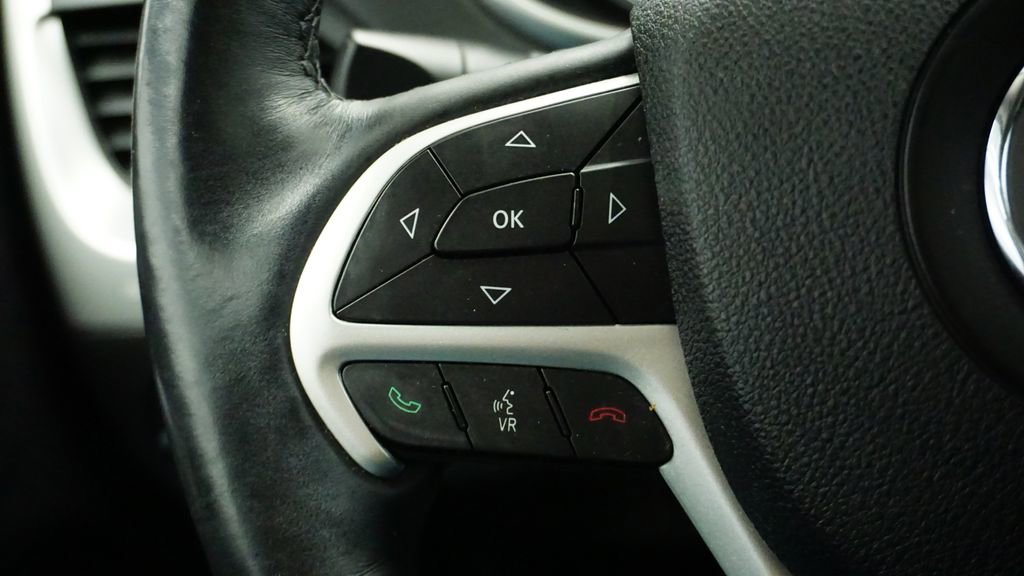 Used 2016 Jeep Cherokee Overland w/ Technology Group image 34