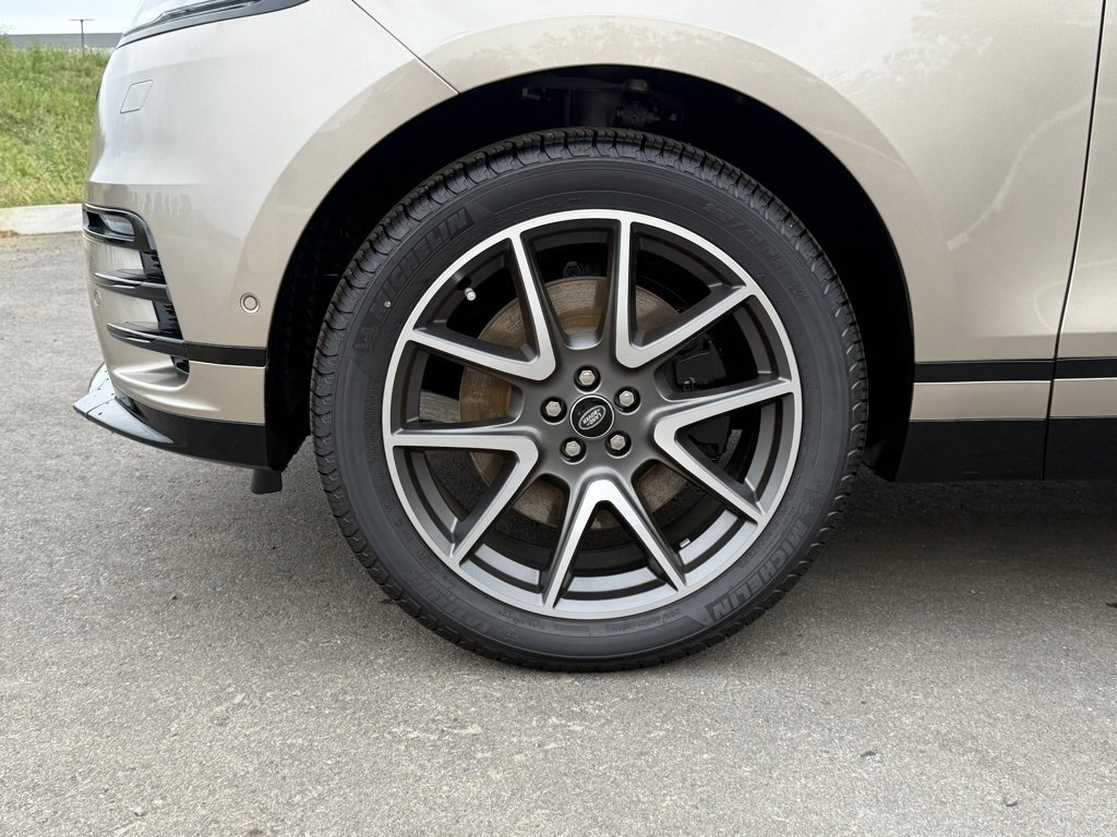 New 2026 Land Rover Range Rover Velar Dynamic SE image 10