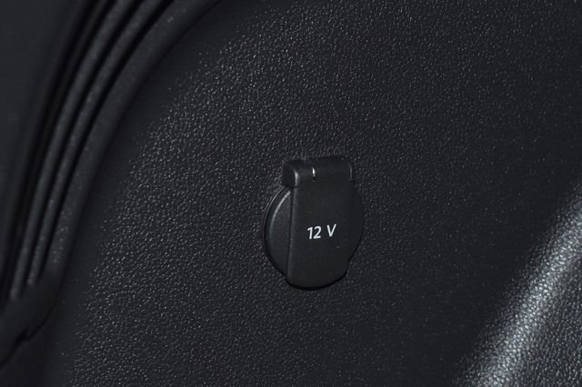 Used 2025 Volkswagen Atlas Cross Sport SE image 35