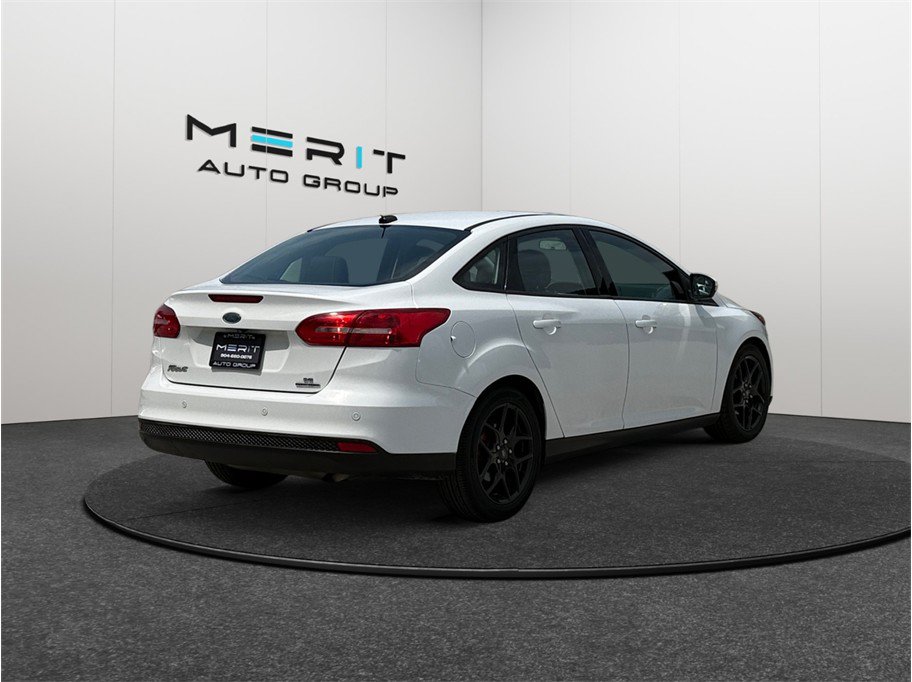 Used 2016 Ford Focus SE w/ Equipment Group 201A FWD image 9