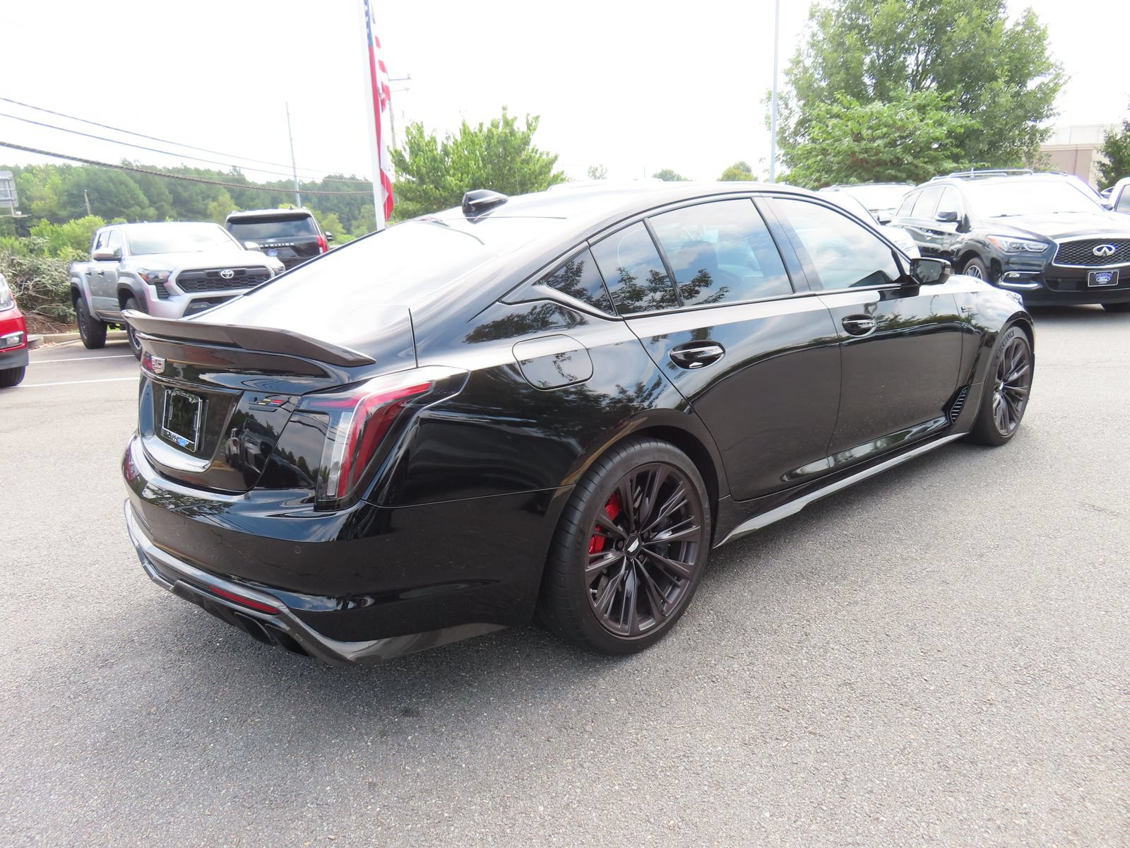 Used 2023 Cadillac CT5 V Blackwing w/ Carbon Fiber Package 2 RWD image 5